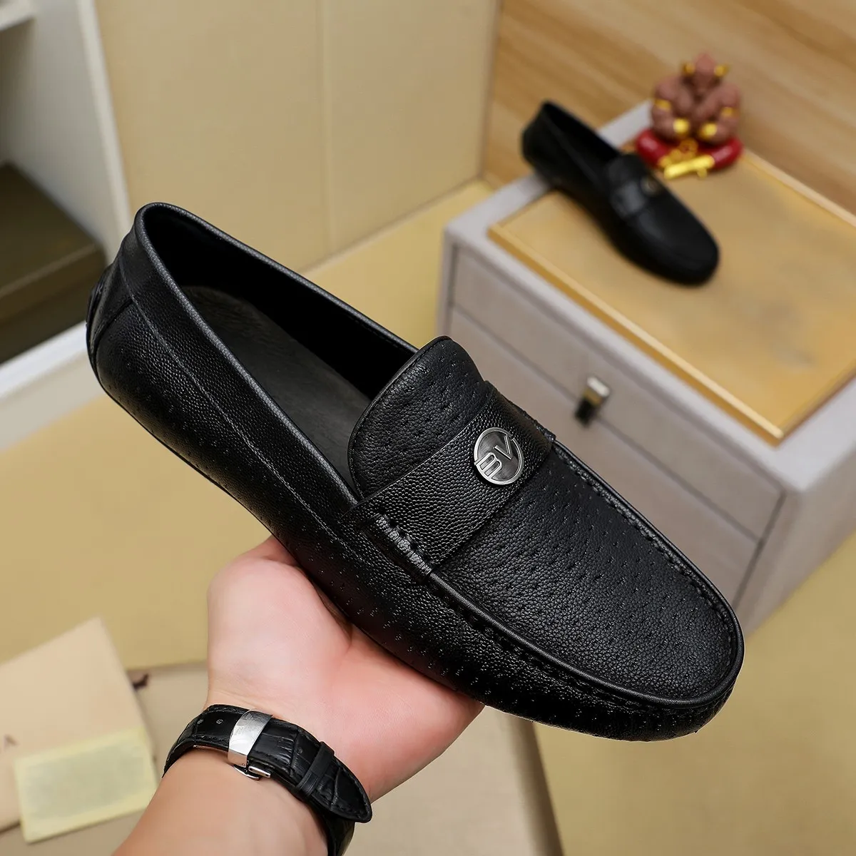 Men's men's shoes 💰440 [BV] 👟👟 Italian luxury brand Made with imported cowhide technology to highlight high-end men's taste of light luxury life [color] [color] Masters with ten years of manual experience create classic weaving 🌴 The inner top layer 🐮 lining 💯😘 The top quality inherits the brand craftsmanship! Color, code number 39-44 (38.45. Can be customized)